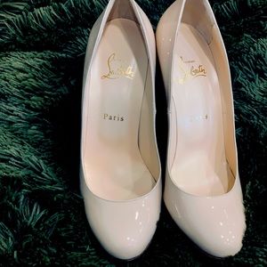 NEVER WORN -Christian Louboutin Patent Fifille 100 pumps Beige Nude 40